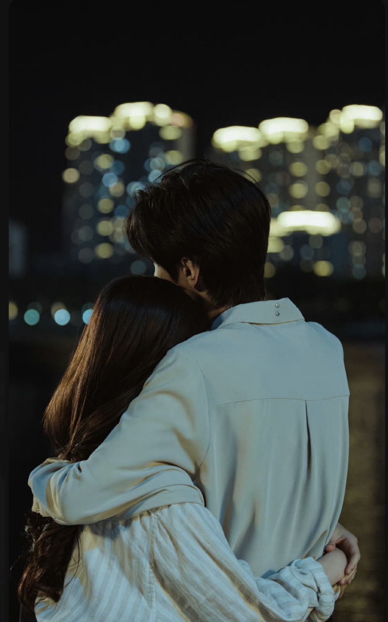 NÉ TRÁNH CHỒNG CŨ